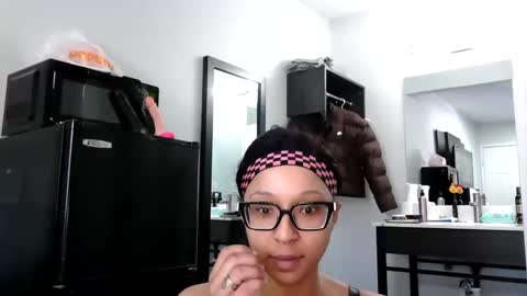 wanderlustgaal online show from 8, 2, 2026