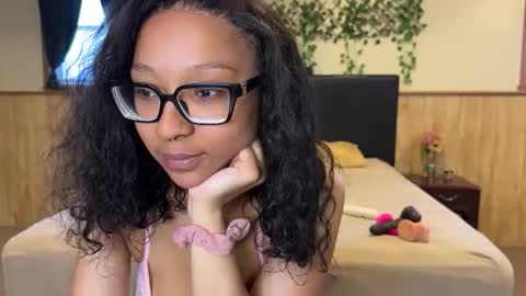 Snapshot of wanderlustgaal chatting on 18, 5, 2026 wanderlustgaal online show from 18, 5, 2026