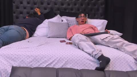 Jhonny Dick  his neighbors. online show from 21, 4, 2026