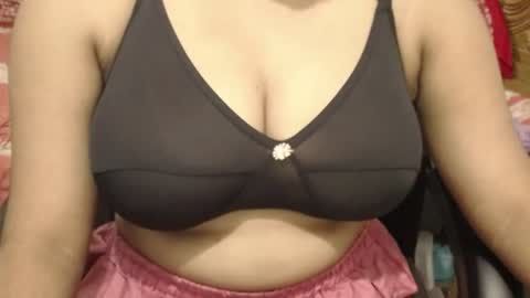 Snapshot of webshowxxx chatting on 13, 7, 2026 mina online show from 13, 7, 2026