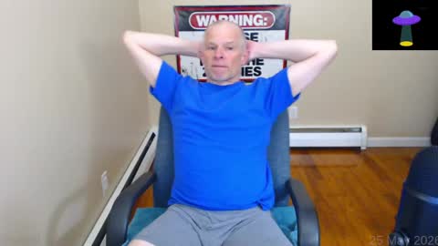 Snapshot of weird_chris chatting on 25, 5, 2026 Chris online show from 25, 5, 2026
