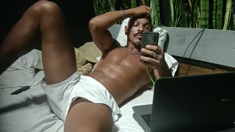 Snapshot of wellcrz chatting on 18, 10, 2025 wellcrz online show from 18, 10, 2025