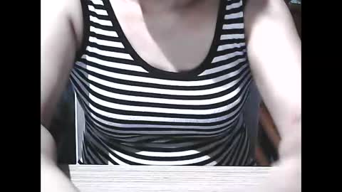 Snapshot of wethornypussy4u chatting on 24, 9, 2025 wethornypussy4u online show from 24, 9, 2025