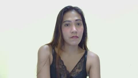 Snapshot of wetpetitechix chatting on 19, 5, 2026 wetpetitechix online show from 19, 5, 2026