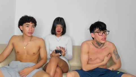 Snapshot of wetting_lust chatting on 23, 1, 2025 --New girls--TamyDark hair girl--Aitana--Mathiasglasses boy--Peter online show from 23, 1, 2025