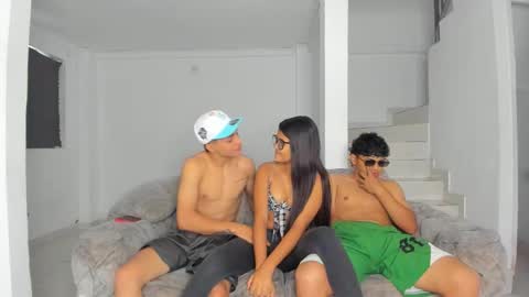 Snapshot of wetting_lust chatting on 25, 9, 2025 --New girls--TamyDark hair girl--Aitana--Mathiasglasses boy--Peter online show from 25, 9, 2025