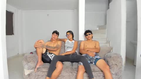 Snapshot of wetting_lust chatting on 1, 10, 2025 --New girls--TamyDark hair girl--Aitana--Mathiasglasses boy--Peter online show from 1, 10, 2025