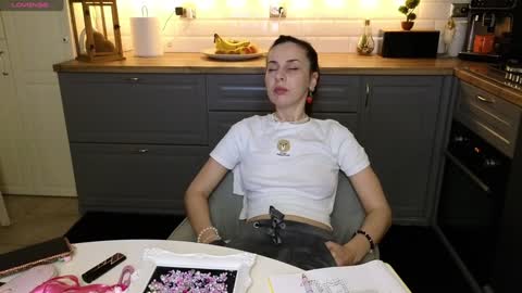 Snapshot of whats_her_name chatting on 13, 1, 2025 Victoria Maria online show from 13, 1, 2025