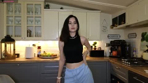 Snapshot of whats_her_name chatting on 14, 1, 2025 Victoria Maria online show from 14, 1, 2025