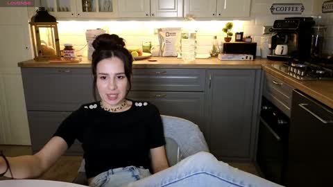 Snapshot of whats_her_name chatting on 22, 1, 2025 Victoria Maria online show from 22, 1, 2025