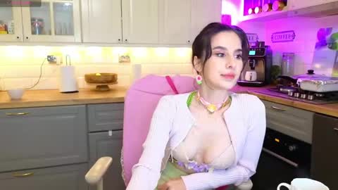 Snapshot of whats_her_name chatting on 26, 4, 2026 Victoria Maria online show from 26, 4, 2026