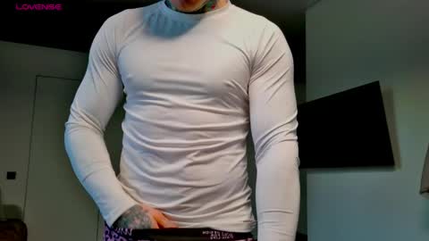 Snapshot of white_king999 chatting on 29, 4, 2026 Max online show from 29, 4, 2026