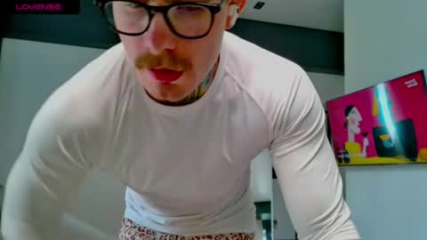 Snapshot of white_king999 chatting on 30, 4, 2026 Max online show from 30, 4, 2026