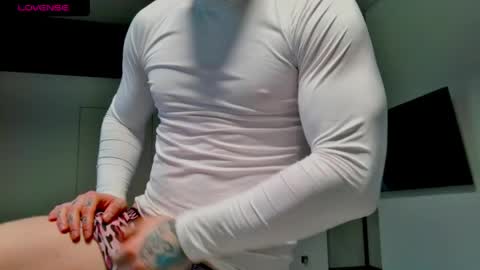 Snapshot of white_king999 chatting on 1, 5, 2026 Max online show from 1, 5, 2026