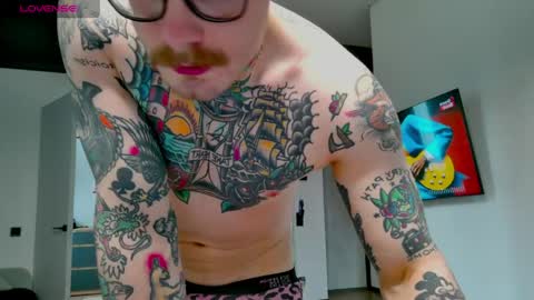 Snapshot of white_king999 chatting on 10, 5, 2026 Max online show from 10, 5, 2026