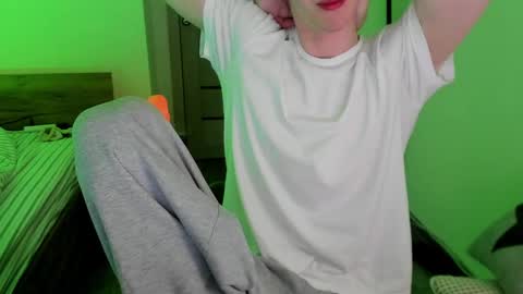 Snapshot of white_vibee chatting on 4, 4, 2026 Stefan online show from 4, 4, 2026