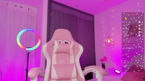 Snapshot of whiteatenea chatting on 8, 2, 2025 whiteatenea online show from 8, 2, 2025