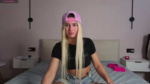 Snapshot of whiteflower_x0 chatting on 20, 5, 2026 ASK ME online show from 20, 5, 2026
