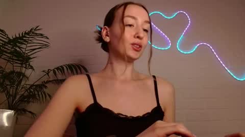 Snapshot of whiteprincessluna chatting on 19, 4, 2026 You wont find me here on Saturdays and Sundays online show from 19, 4, 2026