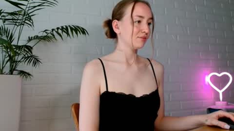 Snapshot of whiteprincessluna chatting on 24, 6, 2026 You wont find me here on Saturdays and Sundays online show from 24, 6, 2026