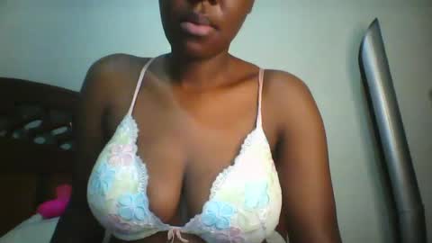 Snapshot of whitney_ly chatting on 6, 5, 2026 whitney_ly online show from 6, 5, 2026