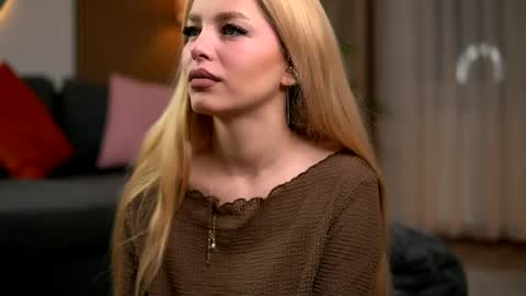 whitneyandrews online show from 6, 4, 2026