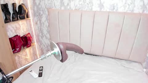 whitneyyfox online show from 14, 9, 2025