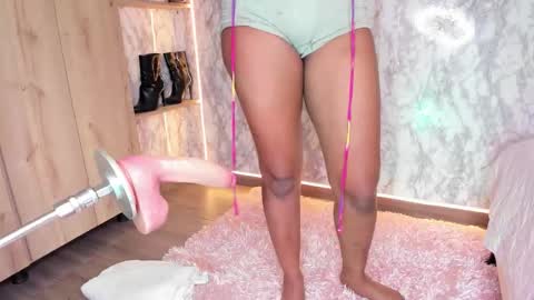 whitneyyfox online show from 3, 2, 2026