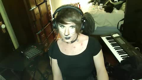 Snapshot of wienerlady chatting on 2, 11, 2025 Countess of Hotdogs online show from 2, 11, 2025