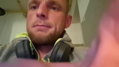 Snapshot of wildmike93 chatting on 2, 10, 2025 wildmike93 online show from 2, 10, 2025