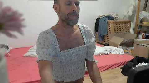 Snapshot of willbillbillwill chatting on 10, 10, 2025 Lilian online show from 10, 10, 2025