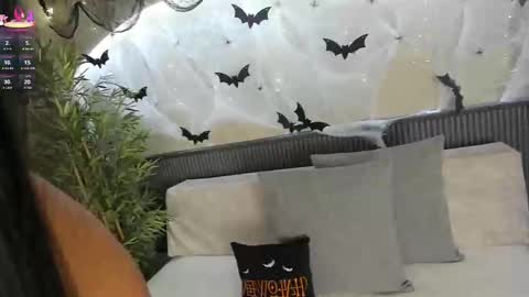 Ms Willow online show from 27, 10, 2025