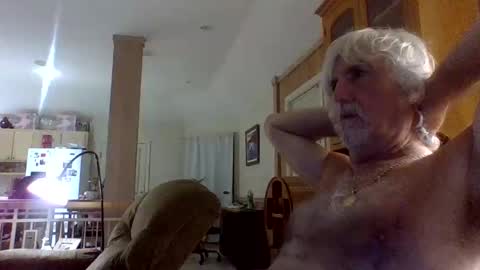 Snapshot of winedog2020 chatting on 28, 4, 2026 Gundja Man online show from 28, 4, 2026