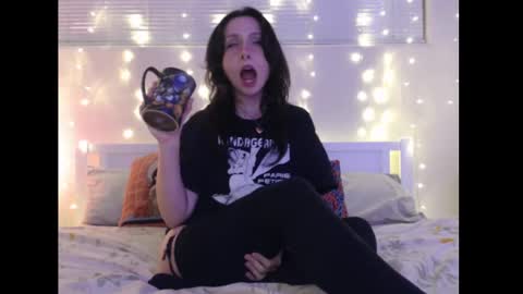 Eevie online show from 4, 2, 2025