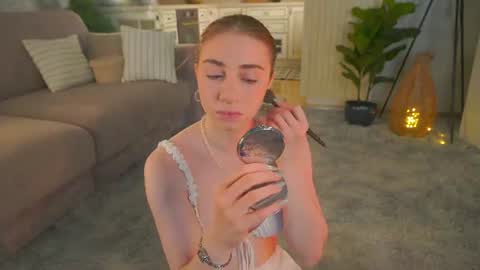 Snapshot of winnieriedesel chatting on 22, 6, 2026 Lillian online show from 22, 6, 2026