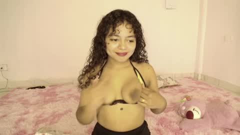 Snapshot of winnifer_gonzalez chatting on 10, 6, 2026 Winnifer Gonzalez online show from 10, 6, 2026