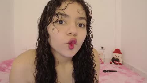 Snapshot of winnifer_gonzalez chatting on 2, 7, 2026 Winnifer Gonzalez online show from 2, 7, 2026