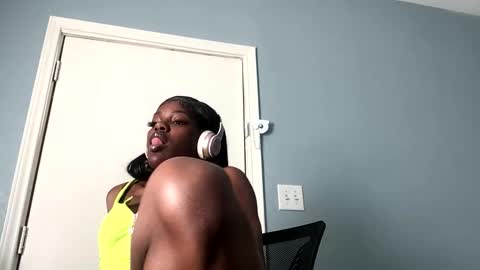 Snapshot of wishhwashy22 chatting on 12, 3, 2025 Chanel online show from 12, 3, 2025