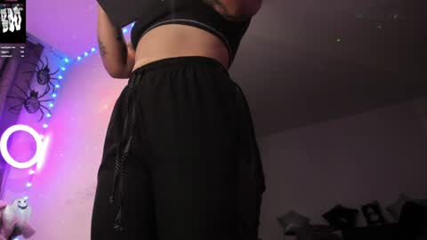 Snapshot of witchofhearts chatting on 19, 12, 2024 Luna Violeta A r t i s t online show from 19, 12, 2024