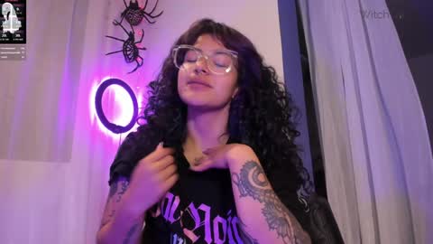 Snapshot of witchofhearts chatting on 27, 12, 2024 Luna Violeta A r t i s t online show from 27, 12, 2024