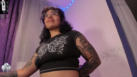 Snapshot of witchofhearts chatting on 3, 1, 2025 Luna Violeta A r t i s t online show from 3, 1, 2025