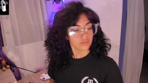 Snapshot of witchofhearts chatting on 4, 1, 2025 Luna Violeta A r t i s t online show from 4, 1, 2025