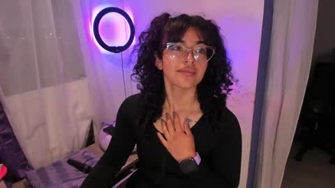 Snapshot of witchofhearts chatting on 6, 1, 2025 Luna Violeta A r t i s t online show from 6, 1, 2025