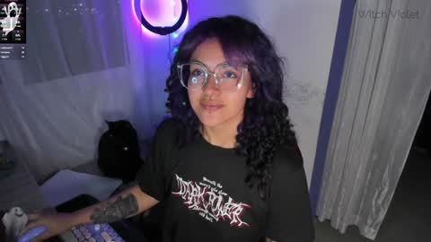 Snapshot of witchofhearts chatting on 22, 1, 2025 Luna Violeta A r t i s t online show from 22, 1, 2025