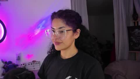 Snapshot of witchofhearts chatting on 19, 2, 2025 Luna Violeta A r t i s t online show from 19, 2, 2025