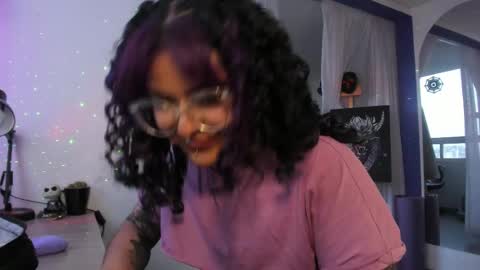 Snapshot of witchofhearts chatting on 3, 3, 2025 Luna Violeta A r t i s t online show from 3, 3, 2025