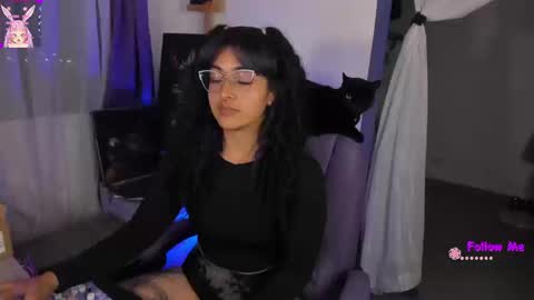 Snapshot of witchofhearts chatting on 13, 9, 2025 Luna Violeta A r t i s t online show from 13, 9, 2025