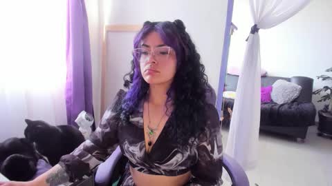Snapshot of witchofhearts chatting on 2, 10, 2025 Luna Violeta A r t i s t online show from 2, 10, 2025