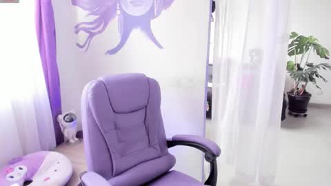 Snapshot of witchofhearts chatting on 20, 10, 2025 Luna Violeta A r t i s t online show from 20, 10, 2025