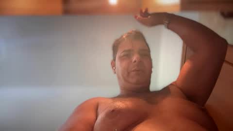 Snapshot of witebull83 chatting on 5, 4, 2026 Witebull online show from 5, 4, 2026